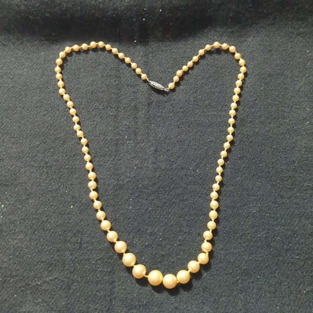 Vintage Silver Tone Cream Faux Pearl Graduated Beaded Statement Necklace